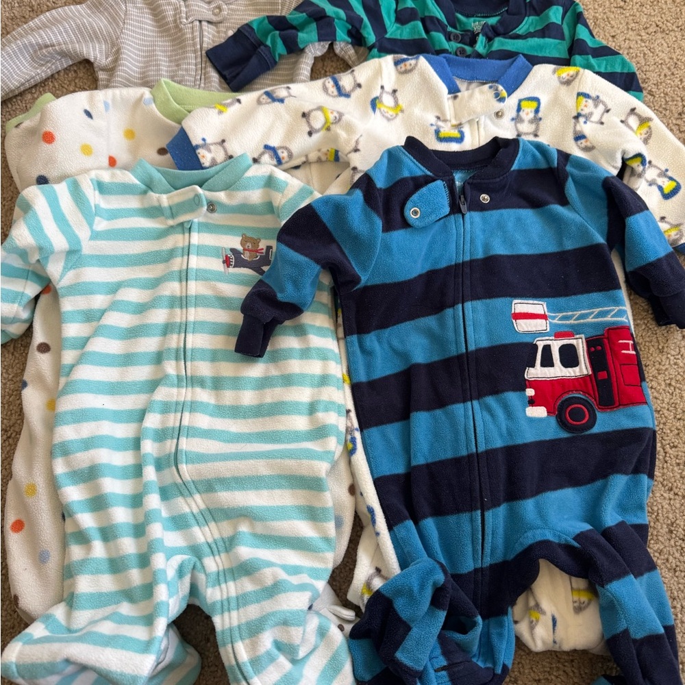 5 pairs of zippered footie PJ’s and one long jumper - open feet. Variety brands